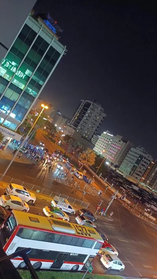 نزل دبيفي Corner House